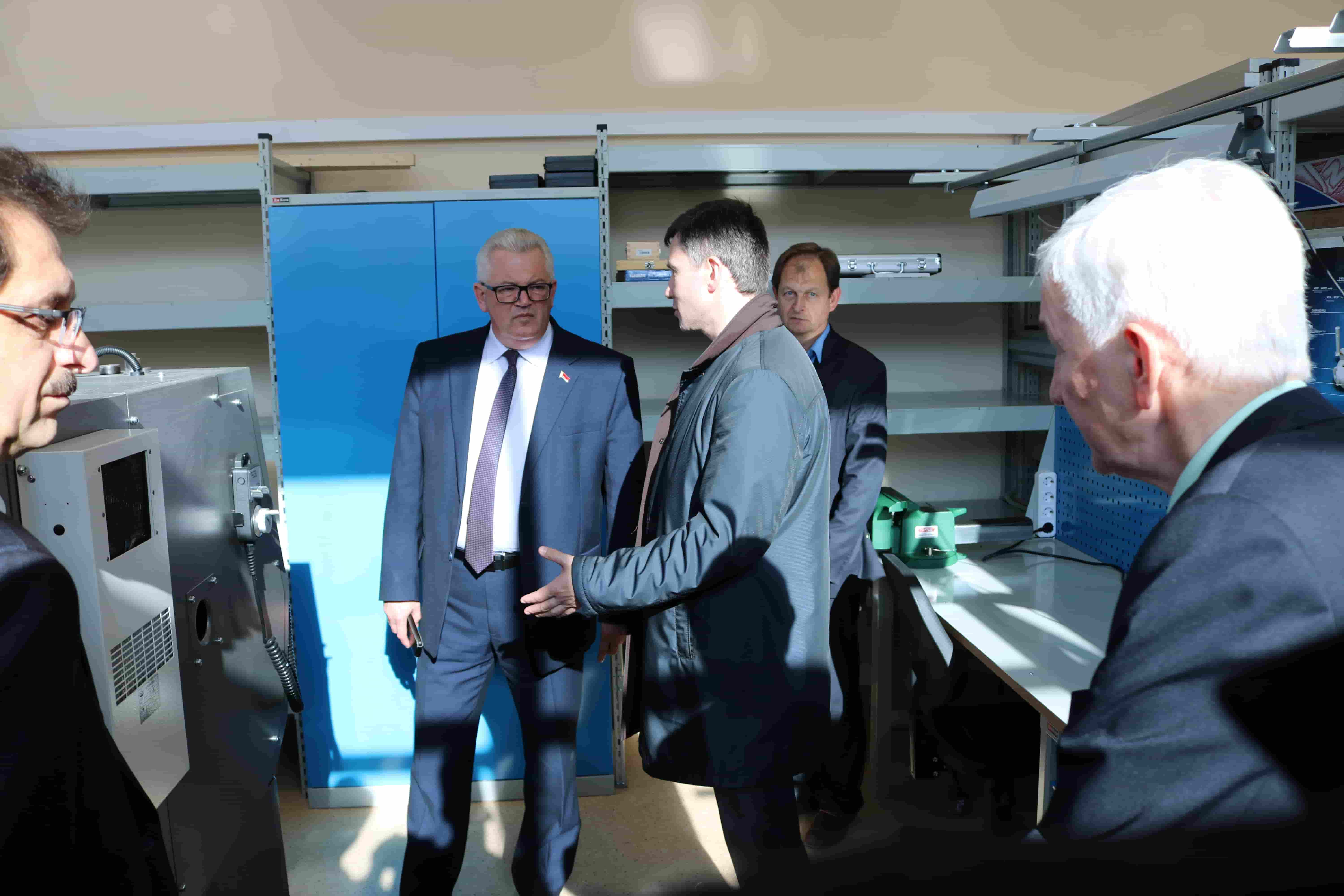 ВИЗИТ МИНИСТРА ОБРАЗОВАНИЯ В УП «УНИТЕХПРОМ БГУ»