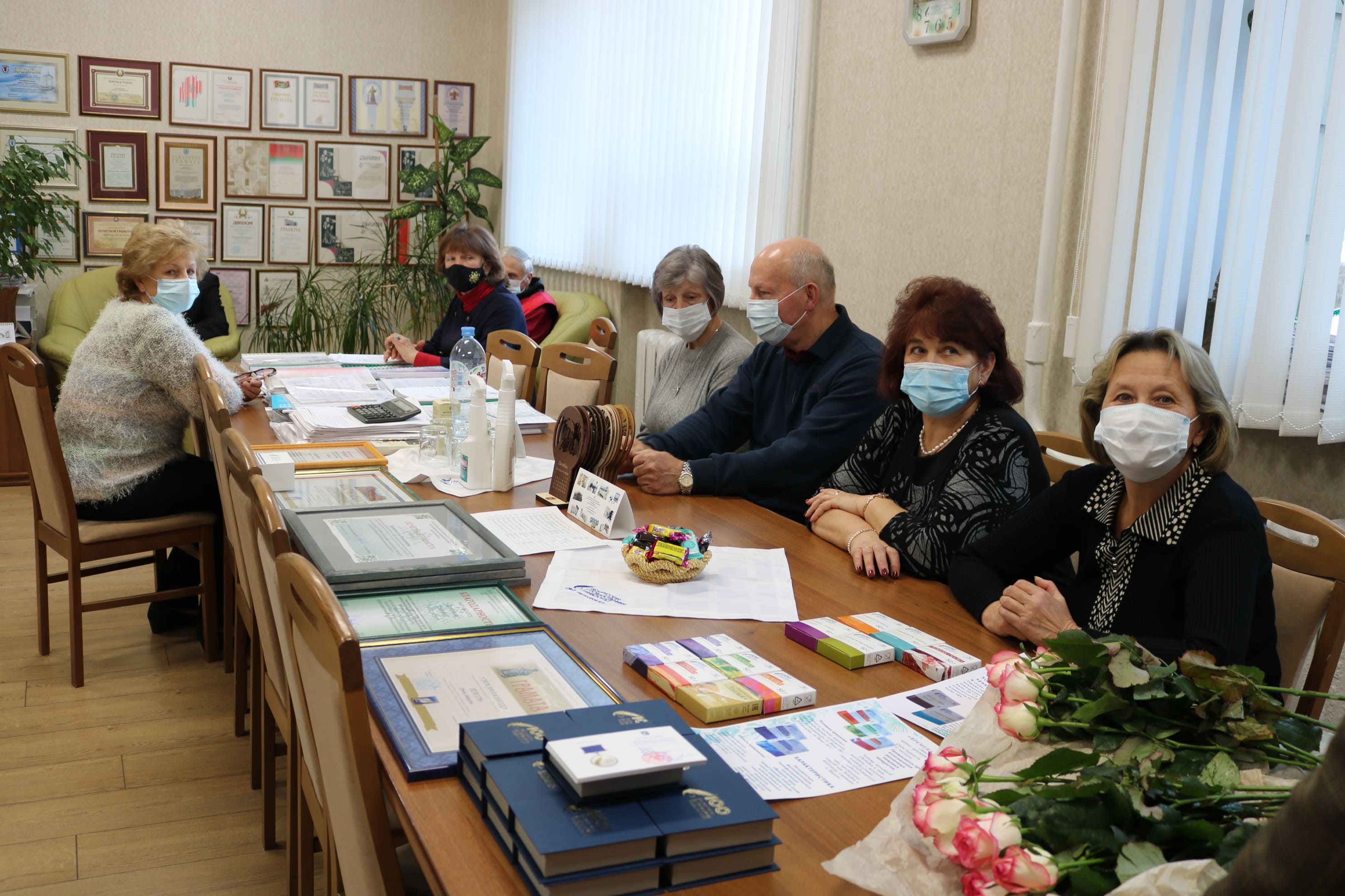 Награждение работников УП «УНИТЕХПРОМ БГУ» «За многолетнюю плодотворную трудовую деятельность и в связи со 100-летием со дня основания Белорусского государственного университета»