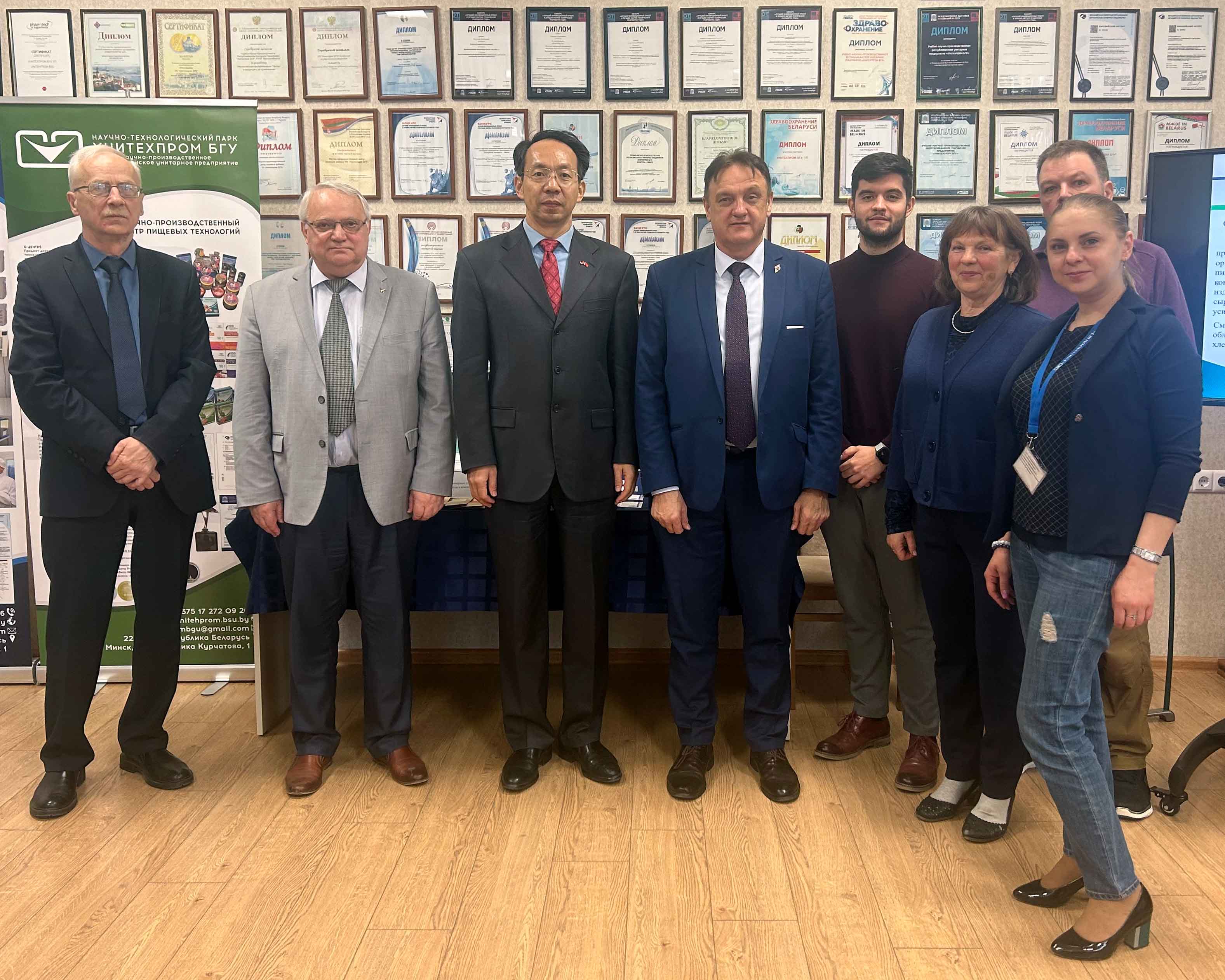 ВИЗИТ первого секретаря посольства КНР в Республике Беларусь ЯН ЦЗЮНЬКЭ в научно-технологический парк УП «УНИТЕХПРОМ БГУ»