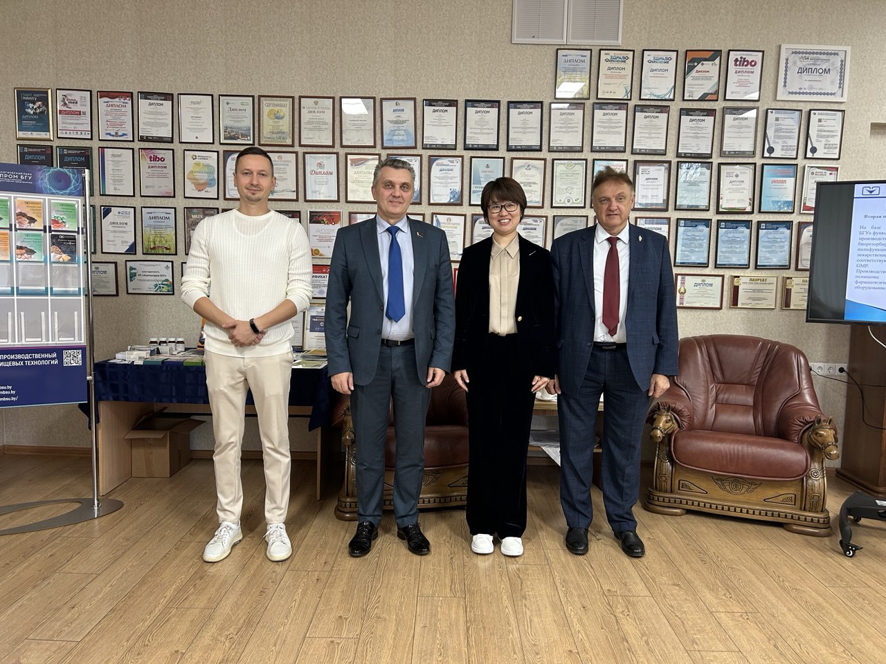 Визит генерального директора Хэйлунцзянского ООО научно-технического развития компанией «КЭМА» Дуань Сяоюй