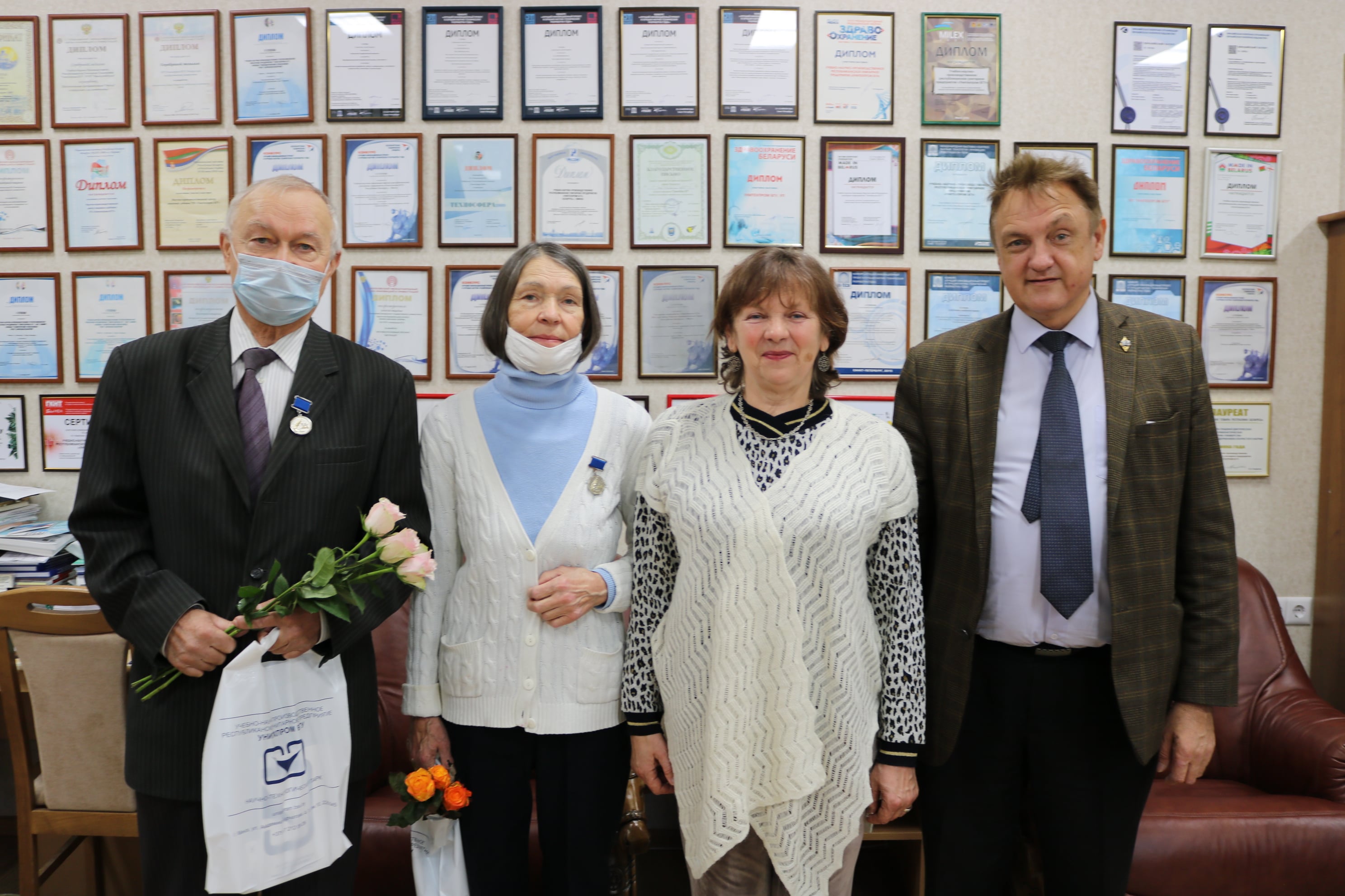 УП «УНИТЕХПРОМ БГУ» поздравляет ветеранов предприятия