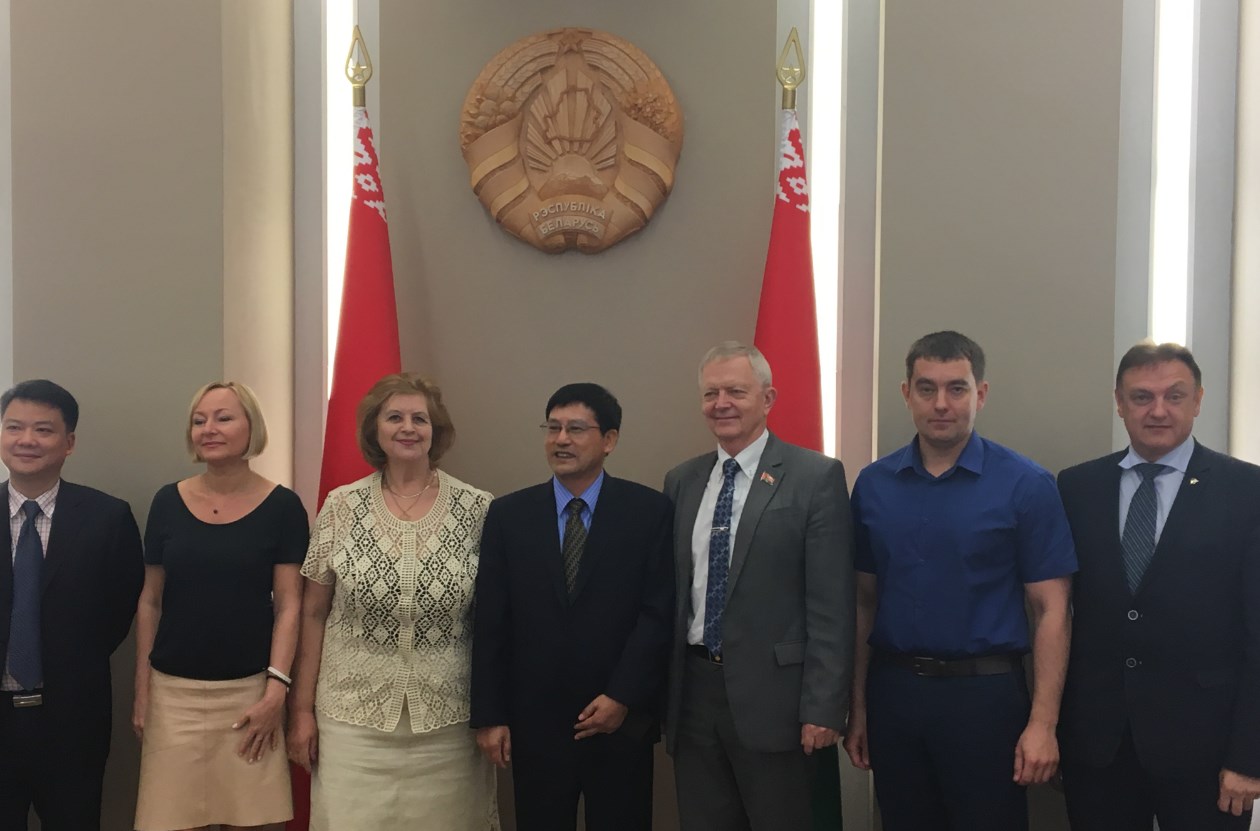 Китайская делегация посетила УП «Унитехпром БГУ»